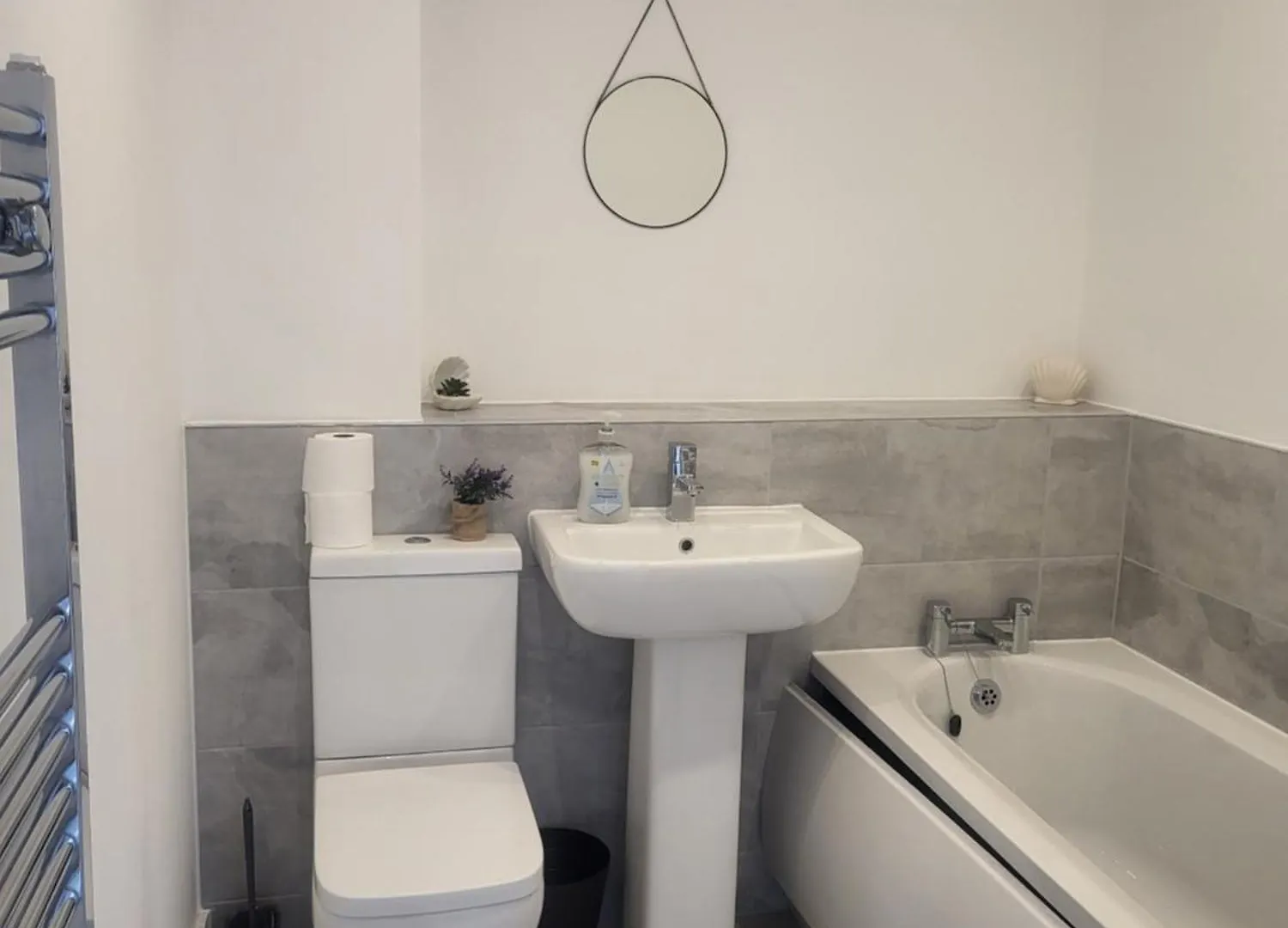 New Build 3-Bed In Rotherham Fast Wifi, Garden & Driveway