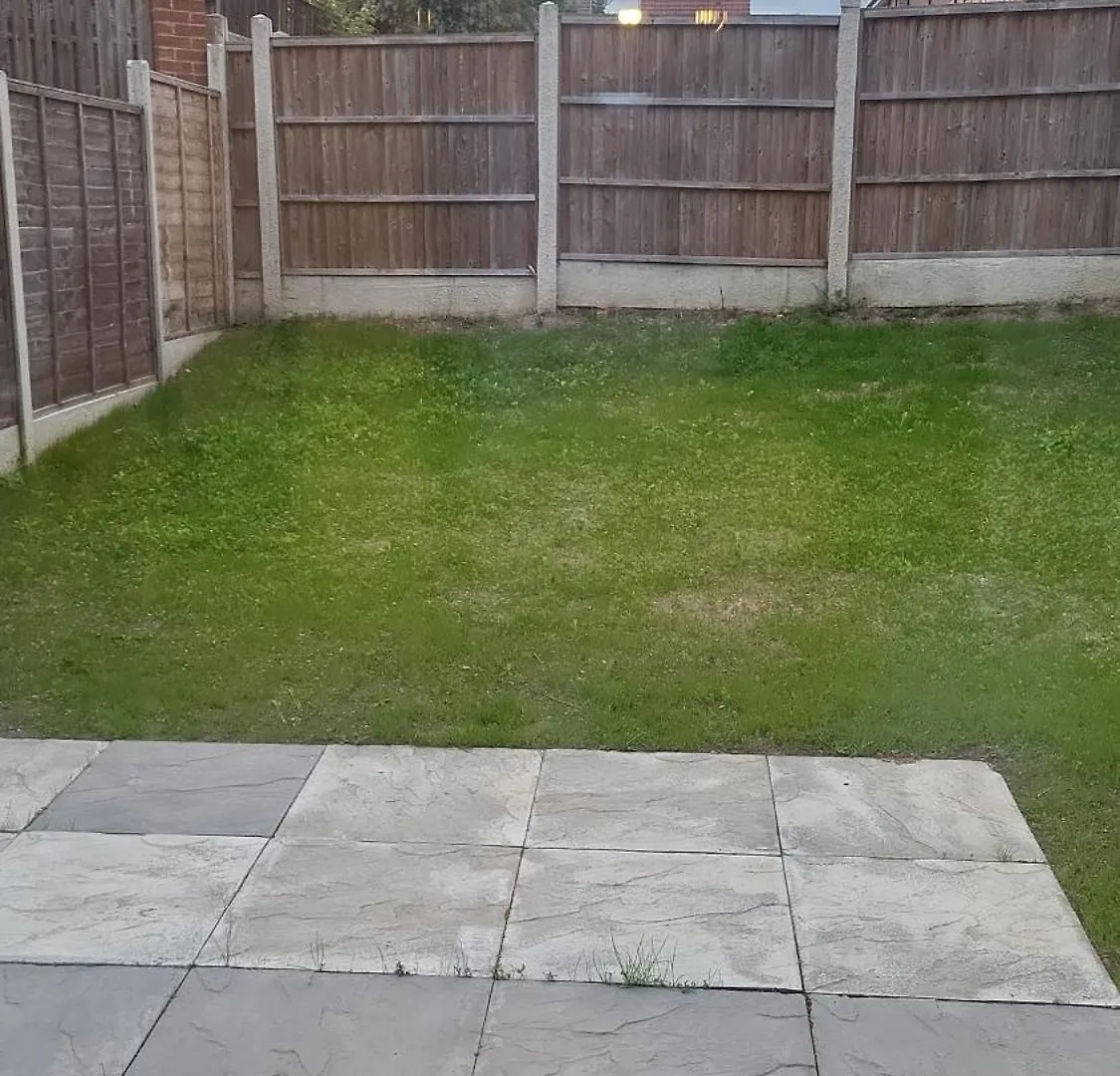 New Build 3-Bed In Rotherham Fast Wifi, Garden & Driveway 0*,